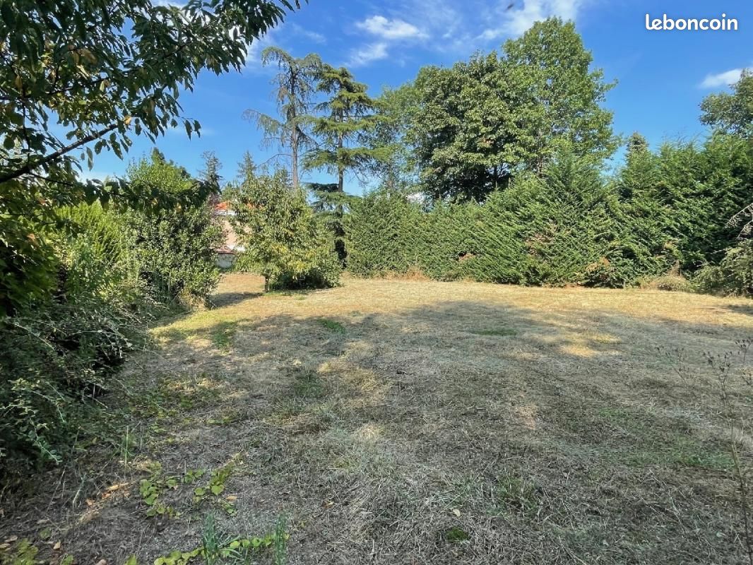 Terrain 865 m² Veauche · 170 000 €