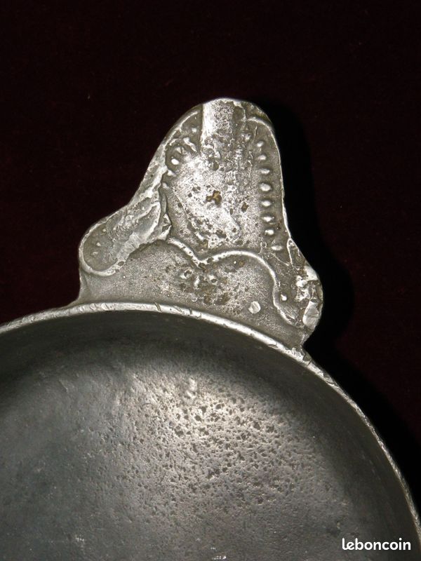 ANCIENNE ÉCUELLE EN étain - Plat couvert à oreille EUR 51,00 - FR