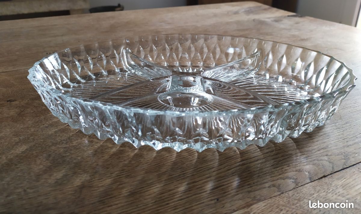 Plat ovale en verre moulé pressé compartimenté