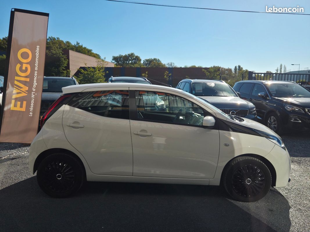 TOYOTA AYGO 1.0 VVTI 70 BOITE AUTO GRAND ECRAN CARPLAY 1er MAIN ENTRETIEN ET GARANTIE TOYOTA (image 11)