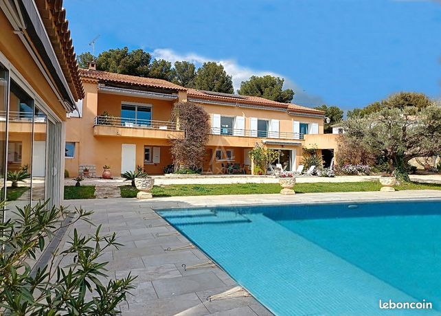 Villa 10 pièces 303 m²