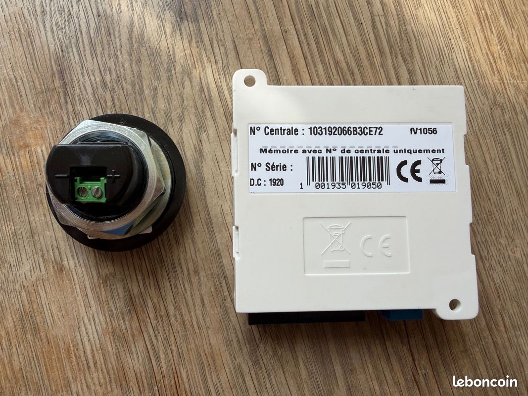 Urmet - CV2 - Centrale L/E 2 portes VIGIK, 5000 clés pour systèmes URMET
