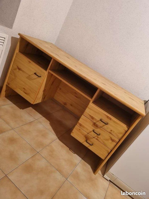 Bureau (image 1)