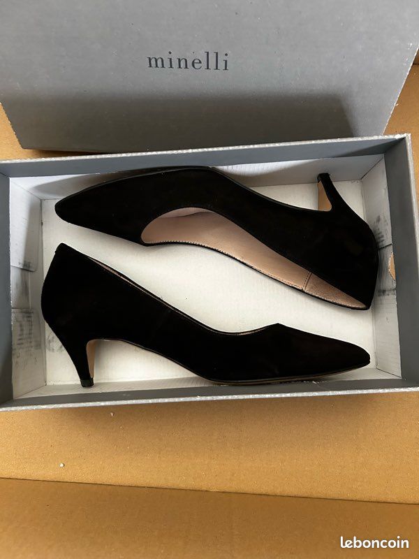 Escarpins Bakers Melina 4 En Daim Noir - Taille 6,5 US - Talons Hauts - Neuf Avec Boîte