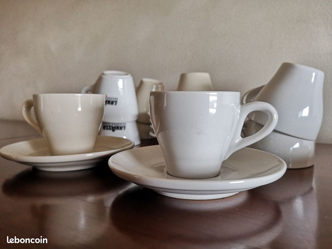 Lot de Tasses à café expresso (x11) et soucoupes (x9) (image 2)