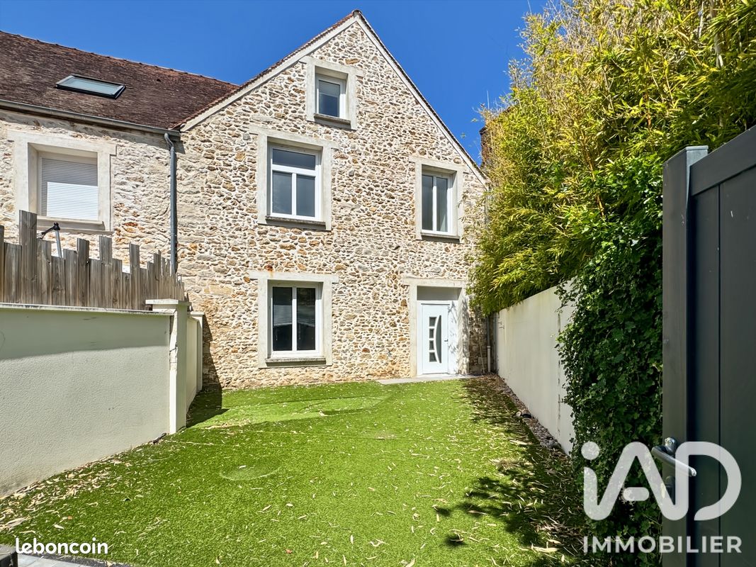 Maison 6 pièces 230 m² · à Cheptainville · 230 m² · 2 000 €