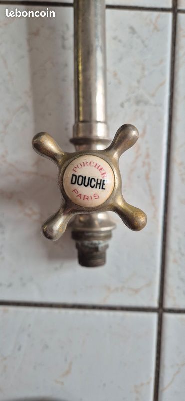 Robinetterie antique exclusive, robinets d'eau froide raccor