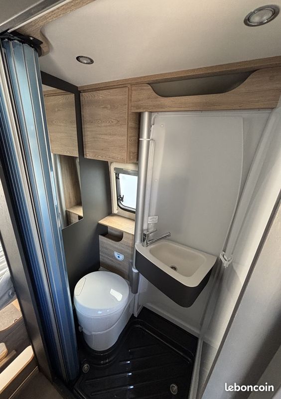Camping-car Fourgon aménagé Dethleffs globetrail 600 DS toit relevable pack 95 ans (image 5)