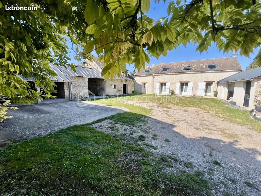 Maison 6 pièces 143 m² · à Bazoches-les-Gallerandes · 143 m² · 329 000 €