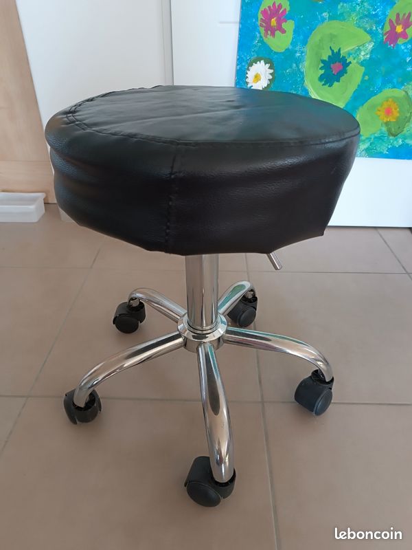 Tabouret sur roulettes (image 2)