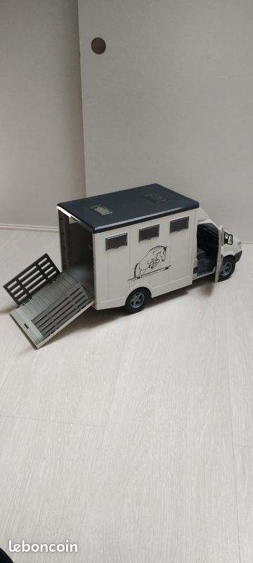 Van pour chevaux avec un cheval (image 4)