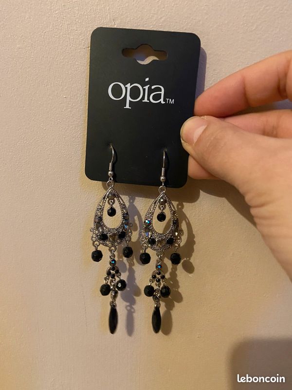 Boucles d’oreilles neuves (image 1)