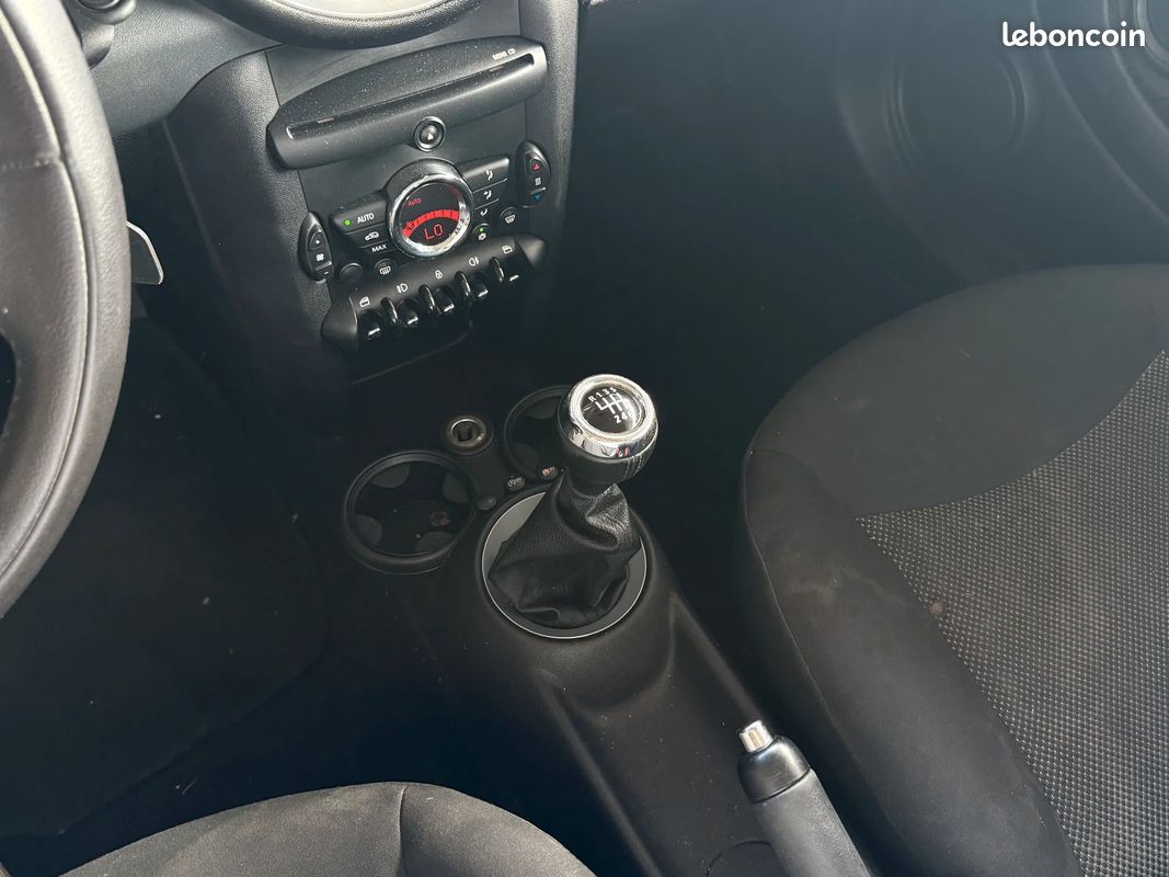Mini COOPER (R56) LCI One 1.6 i 16V 98 CV + CLIM AUTO + PHARES AUTO (image 17)