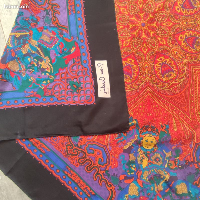 Foulard/carré En Soie 100% Pierre Cardin - Couleur Marron Clair - Vintage - Occasion Excellent état