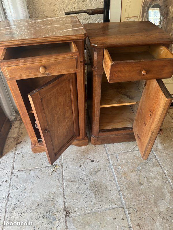 Deux tables de nuit anciennes (image 2)