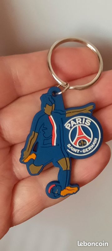 Porte-clefs métal maillots domicile 16/17 FCB - Sacs à dos scolaires - Achat & prix Porte-clefs métal maillots domicile 16/17 FCB - Sacs à dos scolaires - Achat & prix