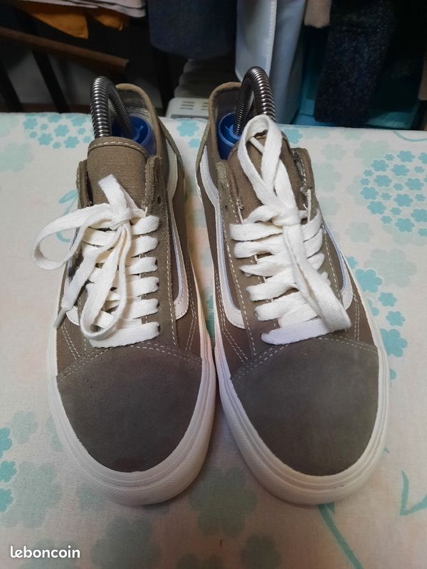 Vans neuves jamais portées livraison possible sur Vichy (image 1)