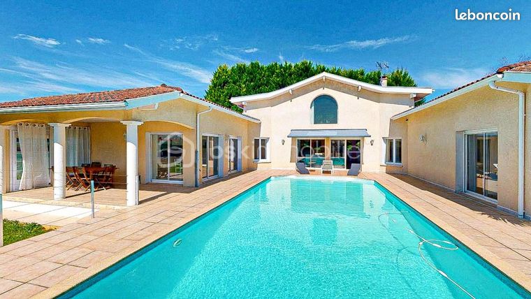 Propriété 11 pièces 375 m²