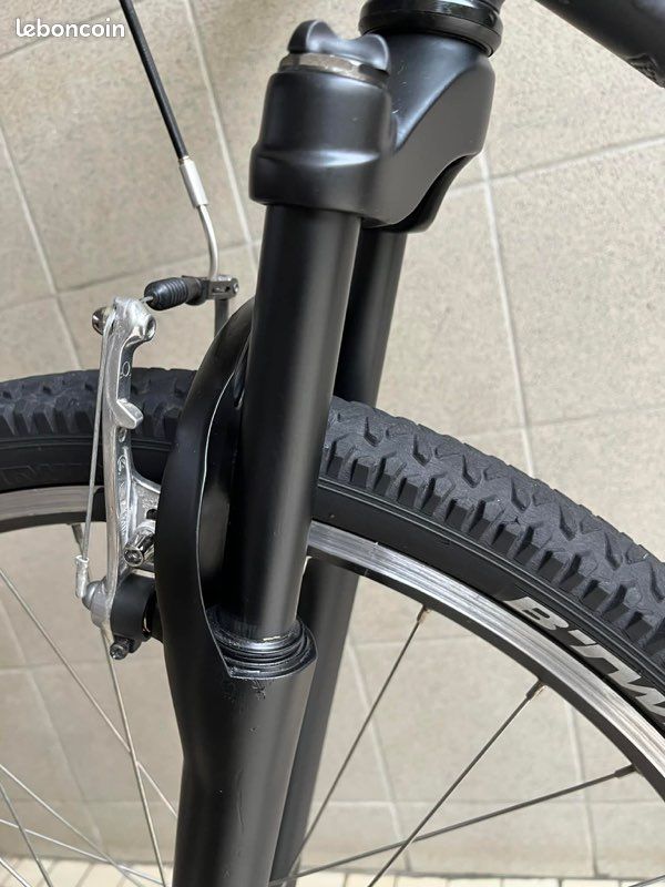 VTT de la marque Rockrider cadre aluminium roues 26 pouces taille M-L (image 9)
