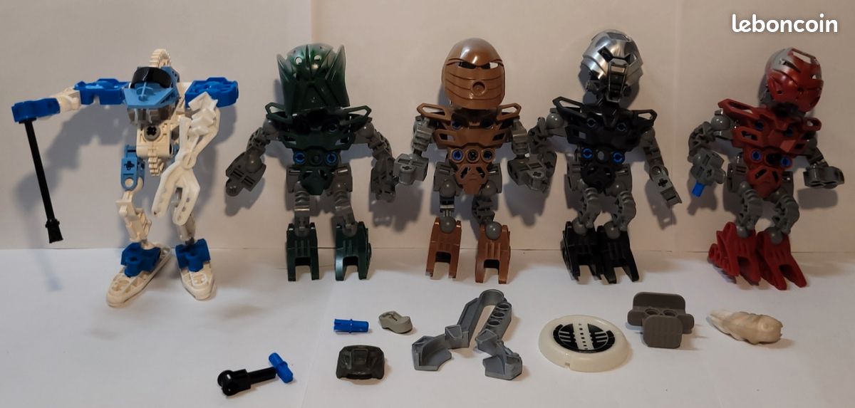 Lot LEGO Bionicle Matoran Metru Nui (4) + Slizer 8501 - 2004 (image 1)