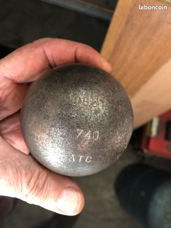 Je cherche boule pétanque OBUT ATC 740 G LISSE (image 1)