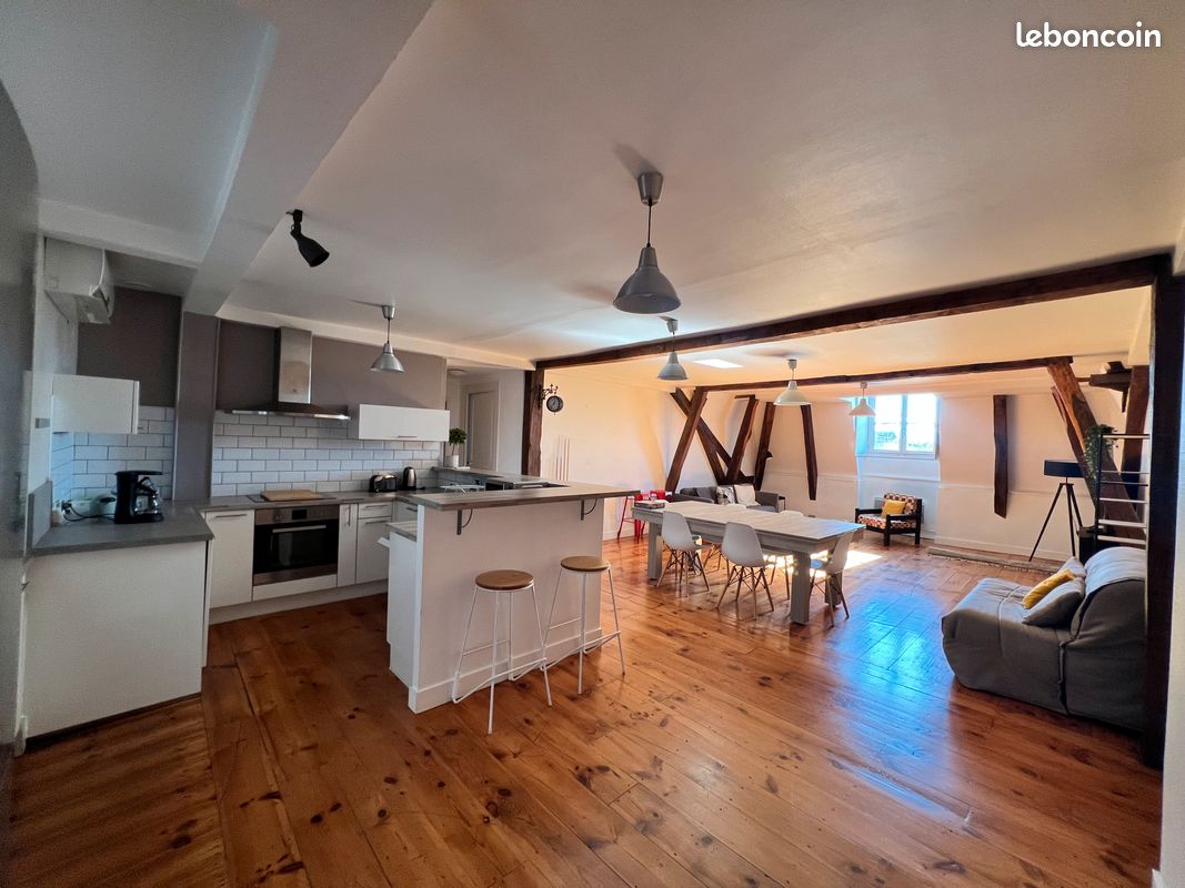 Appartement 4 pièces 117 m² · à Pau · 117 m² · 1 250 €/mois