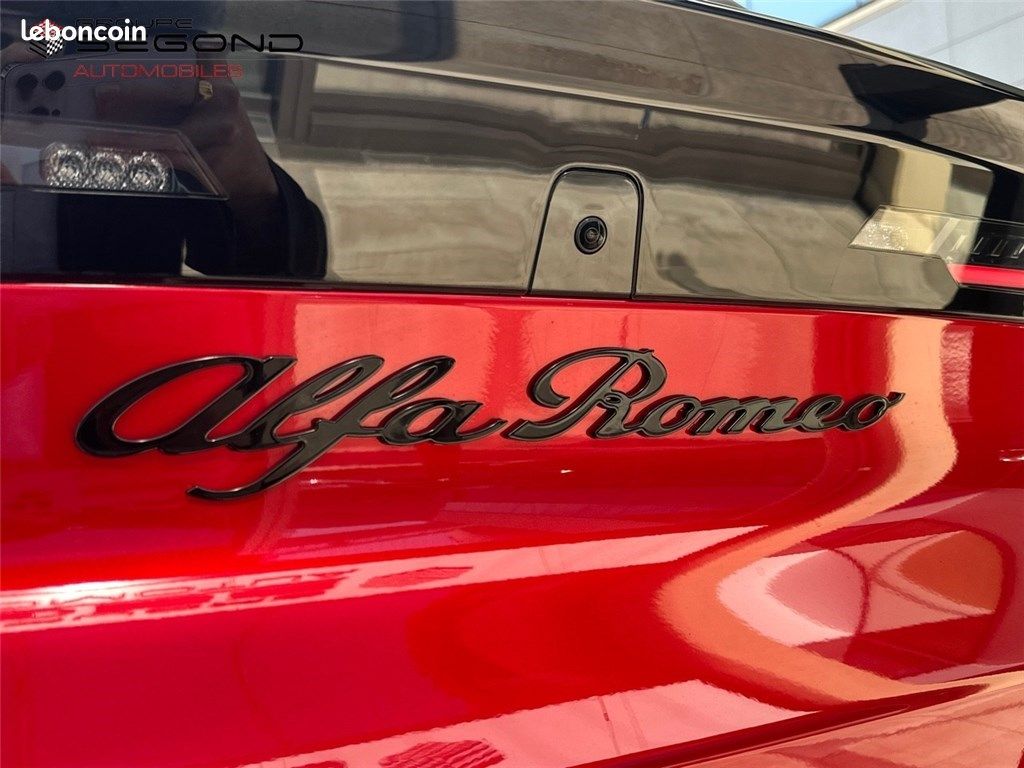 Alfa Romeo Junior 1.2 IBRIDA 145 CH EDCT6 Q4 Premium (image 8)