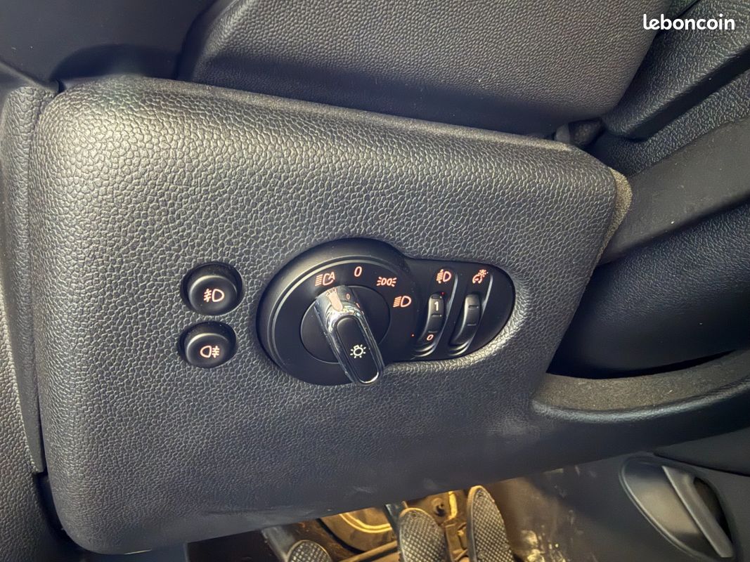 MINI HATCH 5 PORTES F55 LCI Cooper 136 ch Edition Greenwich (image 20)