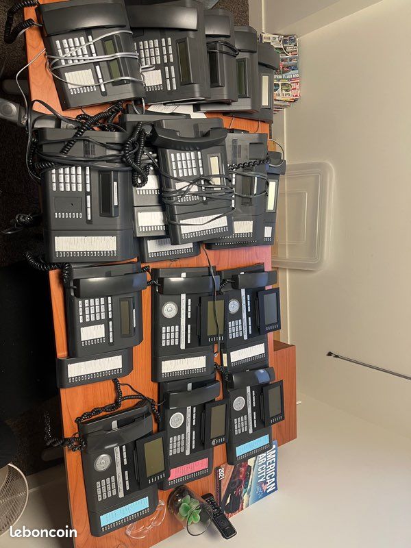 Lot de 19 telephone lucenr open stage 15 et 40 (image 1)
