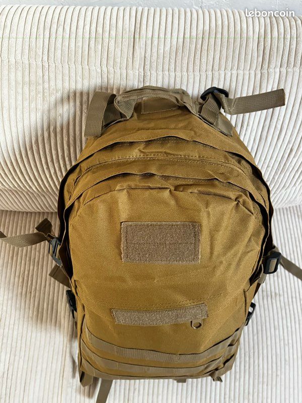 Sac à dos tactique 35-40L kaki – imperméable, MOLLE, robuste, randonnée / urbain (image 3)