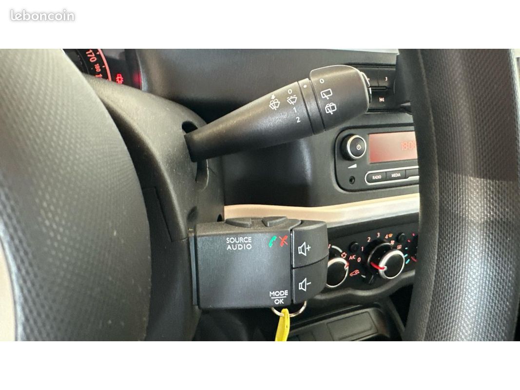 RENAULT TWINGO 1.0 Sce 65 ch - FAIBLE KILOMETRAGE - BLUETOOTH (image 20)