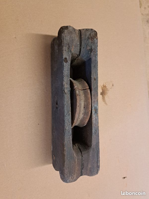 Ancienne poulie en bois (image 3)