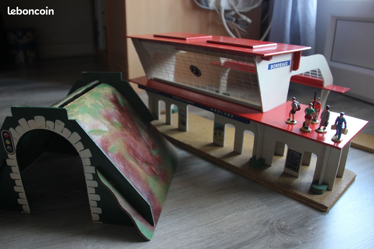 TRAIN HORNBY - Boite OBB le Bourguignon - Bon état général
