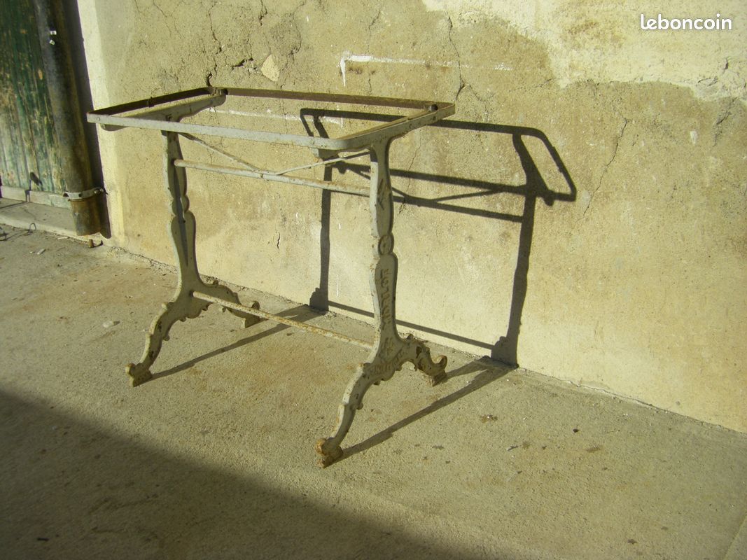 Pied de table bistrot Morlot Marseille (image 2)
