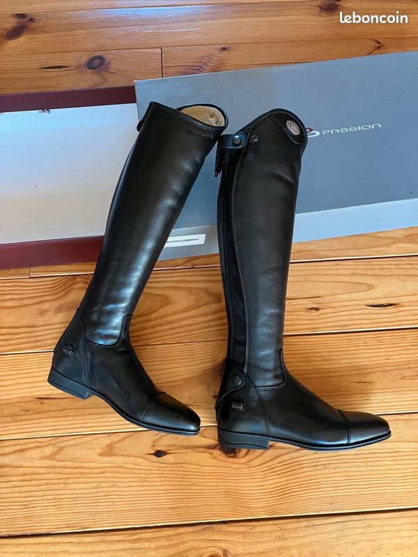 Bottes d'équitation en cuir noir pointure 37 - Sport & Plein air Bottes d'équitation en cuir noir pointure 37 - Sport & Plein air