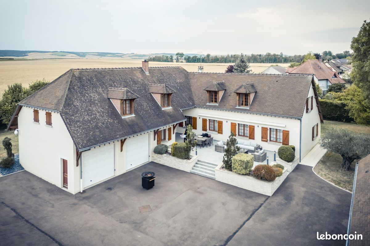 Maison 7 pièces 350 m² · à Saint-Pouange · 350 m² · 990 000 €