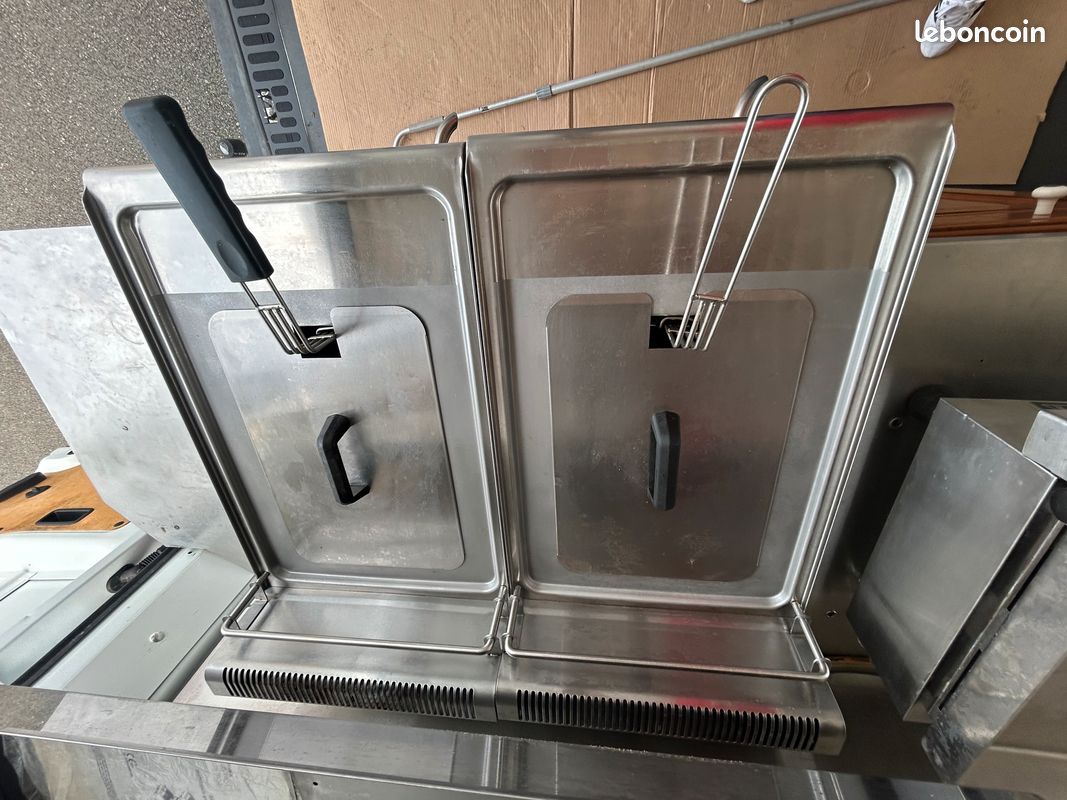 SMaster food truck 130 cv attelage 15000 kms d origine 23300 EUROS HT GARANTIE 12 MOIS (image 8)
