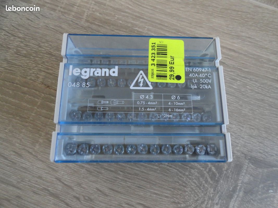 Répartiteur Legrand ref 04885 tetrapolaire 40A (image 1)