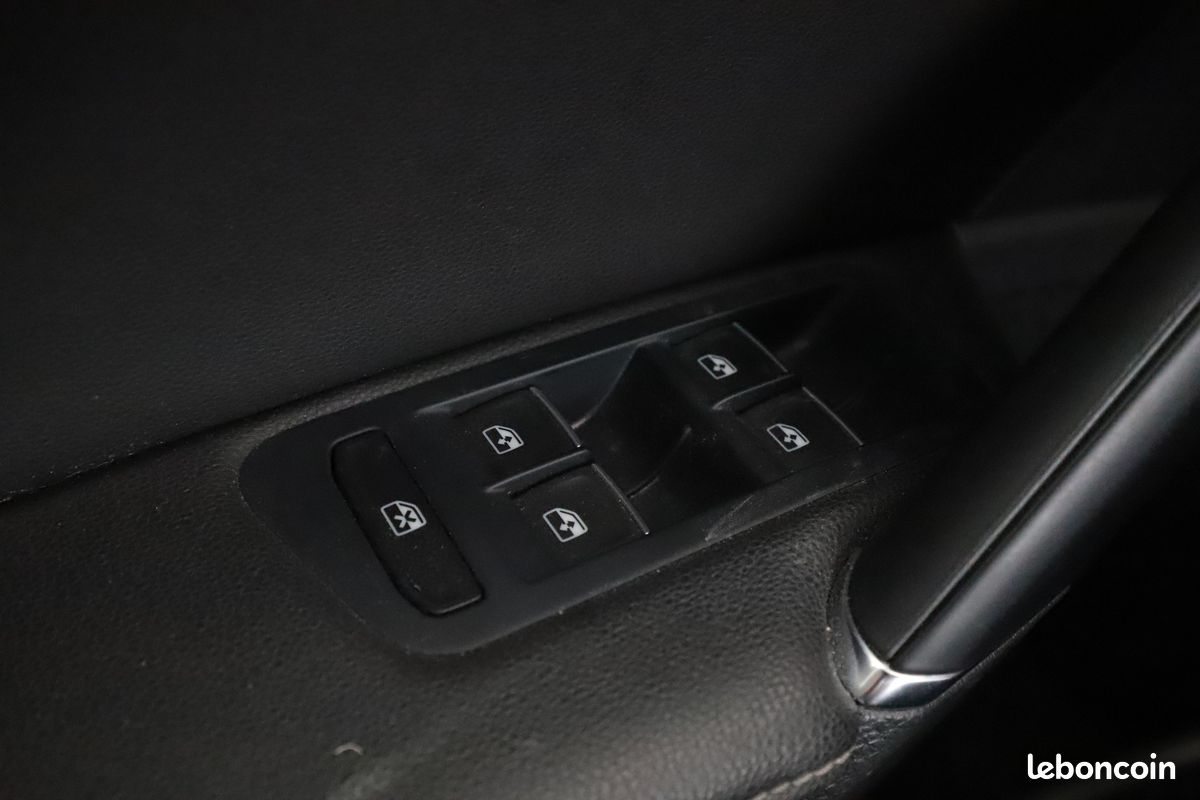 Volkswagen Golf VII 1.4 TSI BlueMotion DSG7 5P 125 ch (image 25)