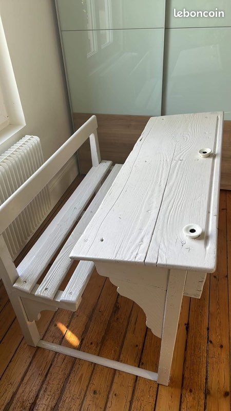 Bureau d écolier avec encrier (image 1)
