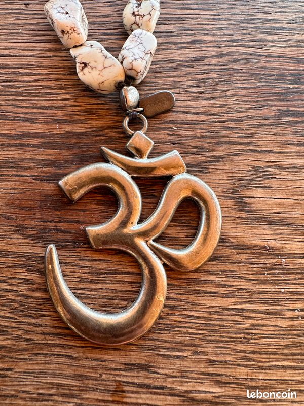 Collier AUM (image 1)