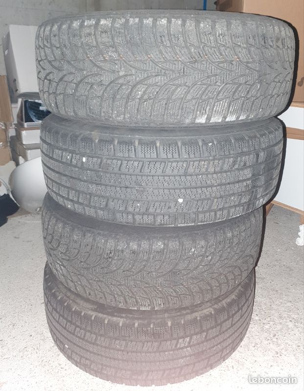 Pneus hiver sur jantes tôles Équipement auto