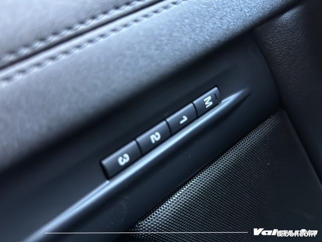 Land Rover Range Rover Evoque MARK III P300E BV... (image 16)