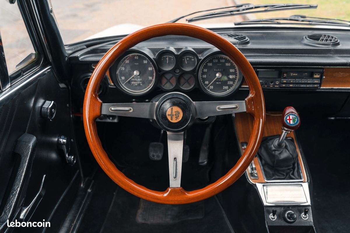 Alfa Romeo Giulia GT 2000 Veloce Bertone (GTV) (image 8)