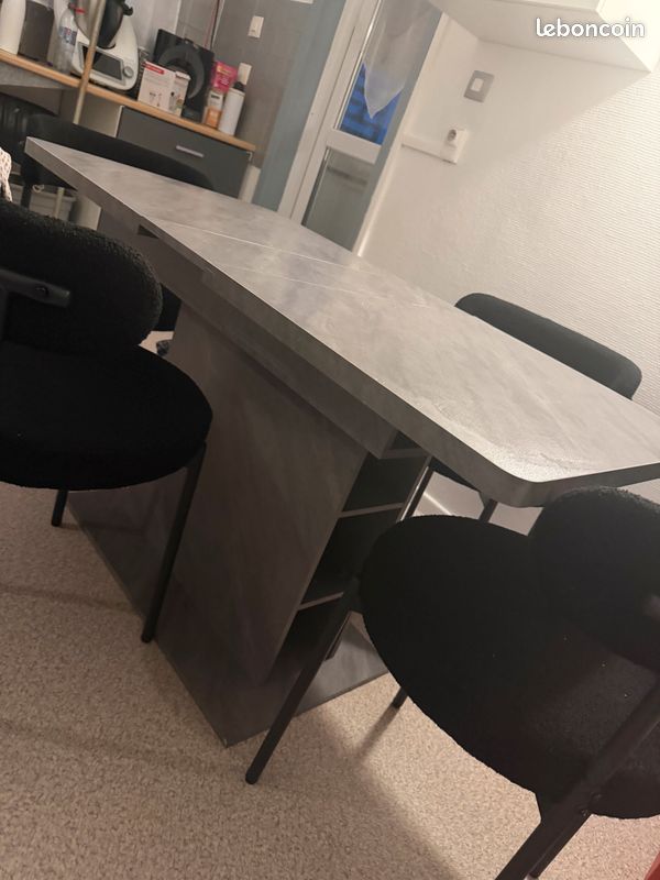 Table (image 3)