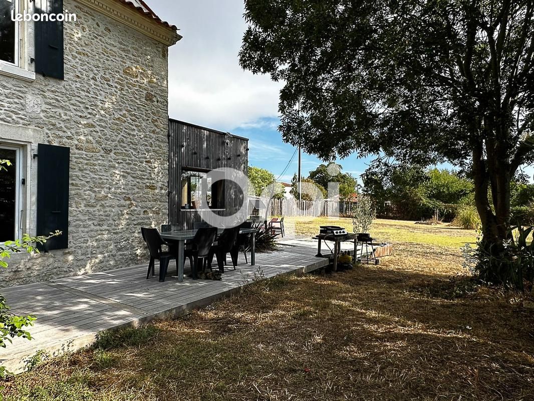Maison 4 pièces 196 m² · à Saint-Laurent-de-la-Prée · 196 m² · 383 250 €
