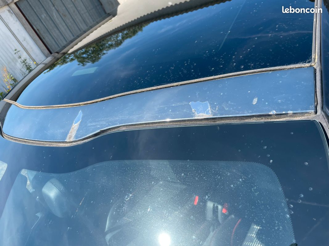 Peugeot 208 GT line 1,2l noire année 2018 - 27 296 km (image 11)