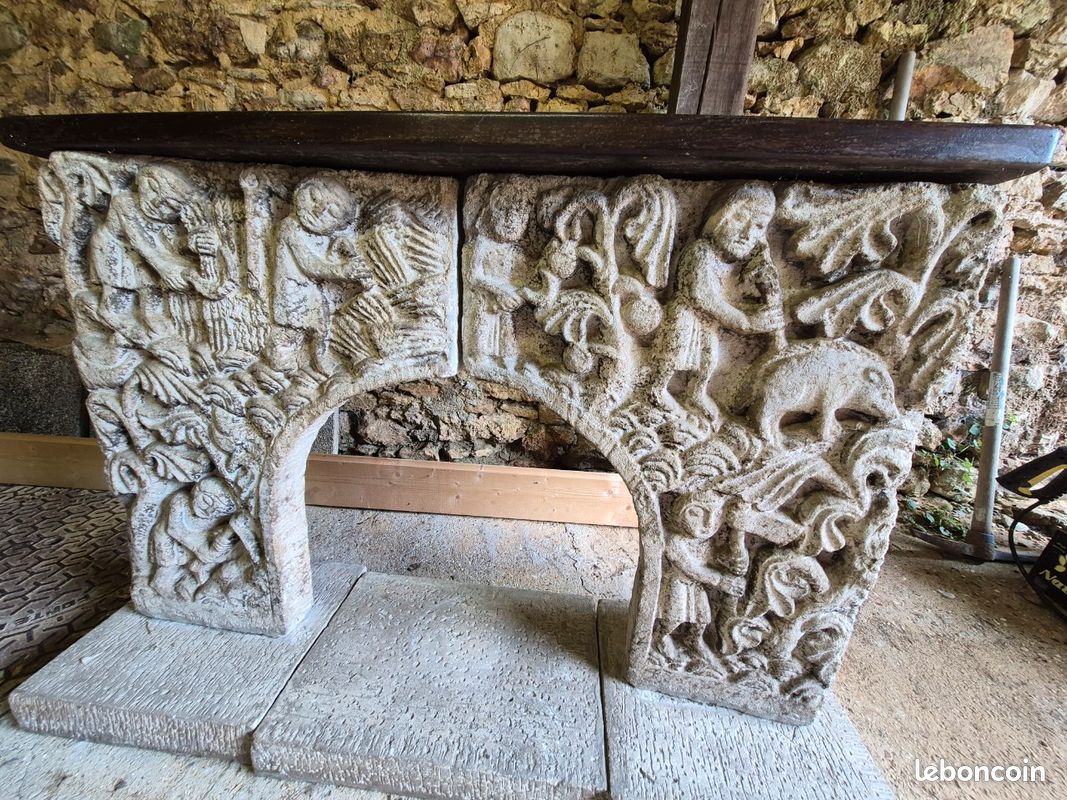 Entourage de cheminee en pierre sculptée a la main (image 1)