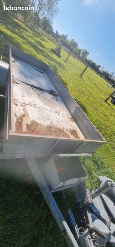 Remorque utilitaire robuste

idéale pour jardin ou chantier (image 3)