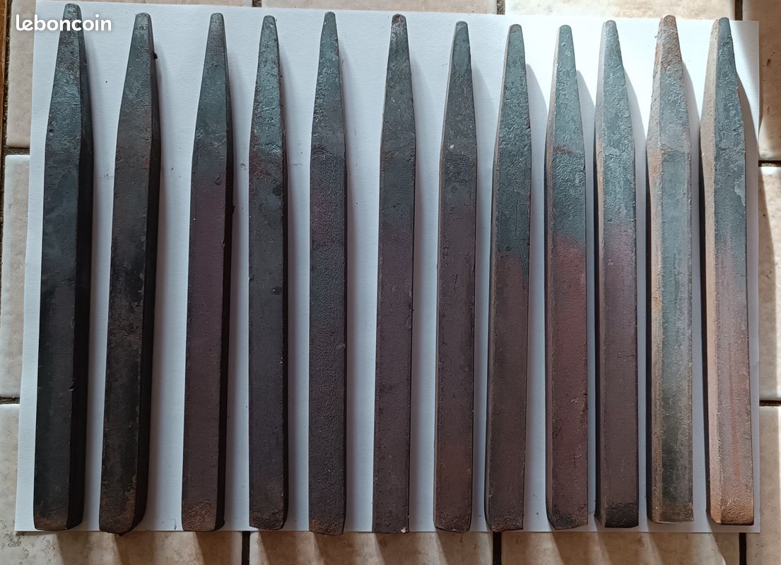 Lot de 12 fer de lance appointé fer forgé (image 1)